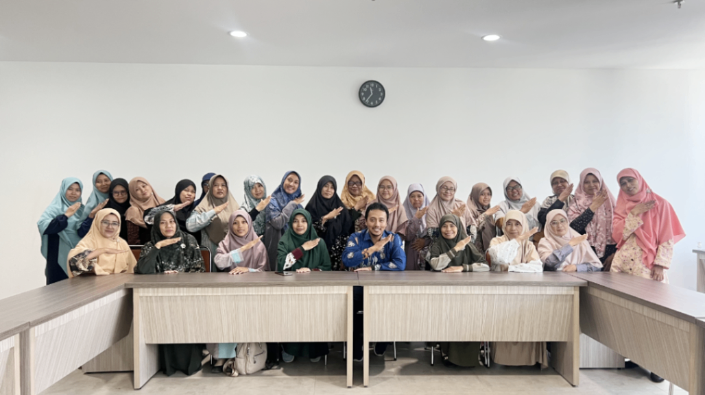 Resmi Diluncurkan, Program Educator's Academy Lazis Unisia Bekali Guru Madrasah dengan Rabbani Mindset